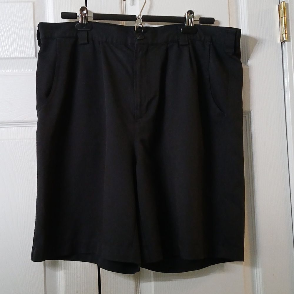 Under Armour black pleated front golf casual dress shorts Sz 38  NWOT